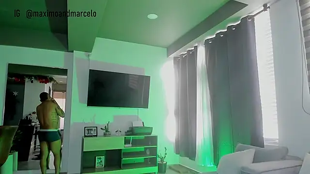 Snapshot of Maximo_Marcelo chatting on December 6, 1:11 pm Maximo Marcelo online show from December 6, 1:11 pm
