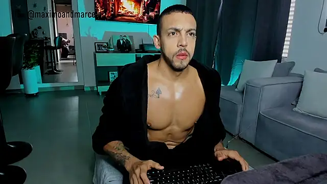 Snapshot of Maximo_Marcelo chatting on December 15, 3:09 pm Maximo Marcelo online show from December 15, 3:09 pm