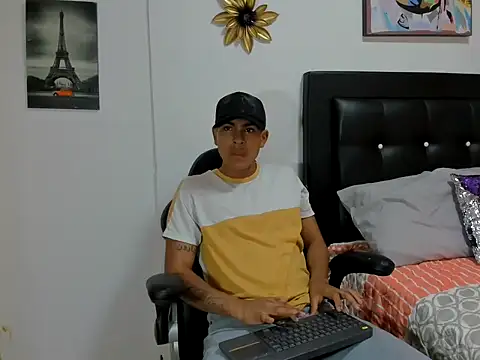 Snapshot of marcus_wills19 chatting on October 22, 3:10 am marcus wills19 online show from October 22, 3:10 am