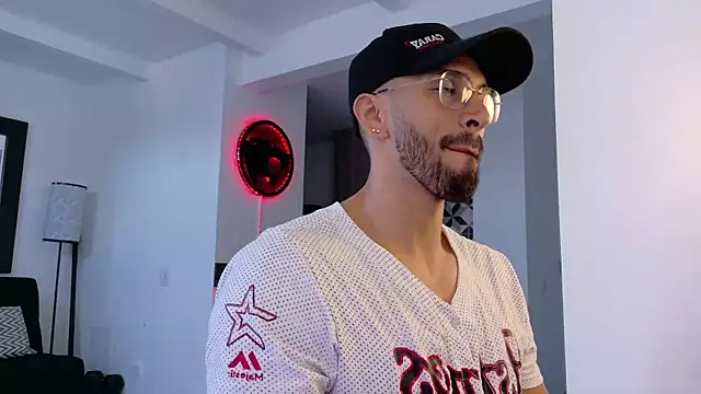 Snapshot of tony_muscle chatting on October 20, 9:30 pm tony muscle online show from October 20, 9:30 pm