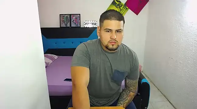 Snapshot of pitbullveryhot chatting on March 11, 11:26 pm pitbullveryhot online show from March 11, 11:26 pm