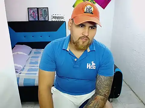 Snapshot of pitbullveryhot chatting on December 7, 7:10 pm pitbullveryhot online show from December 7, 7:10 pm