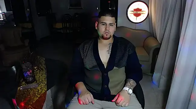 Snapshot of pitbullveryhot chatting on March 5, 4:13 am pitbullveryhot online show from March 5, 4:13 am