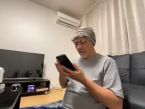 Snapshot of Grandpa29hijii chatting on October 24, 1:13 pm Grandpa29hijii online show from October 24, 1:13 pm