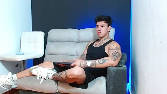 JUSTIN FULLER1 online show from April 22, 4:41 am