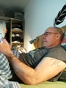 bogland33 online show from April 3, 8:49 pm