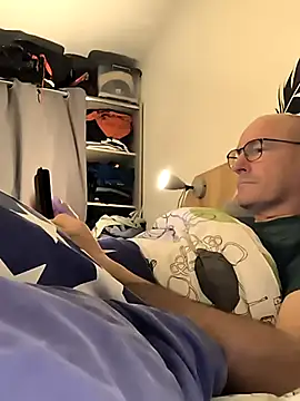 bogland33 online show from October 23, 7:28 pm