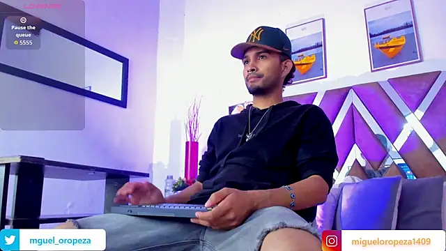 Snapshot of _miguel0 chatting on October 22, 8:00 pm miguel0 online show from October 22, 8:00 pm