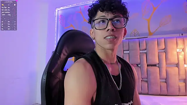 AkazaBoy  online show from December 7, 4:42 am