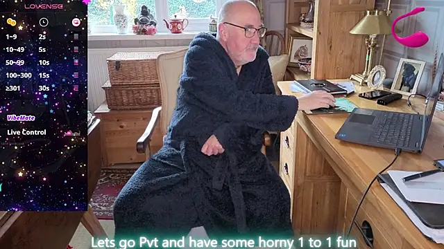 Adamdaddybear online show from March 30, 7:20 am