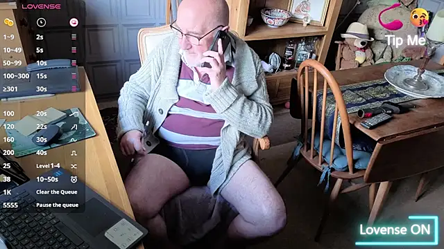 Snapshot of Adamdaddybear chatting on October 21, 1:47 pm Adamdaddybear online show from October 21, 1:47 pm