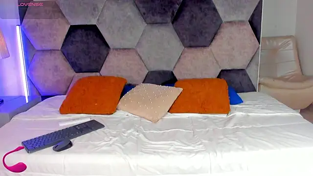 Latrellx7 online show from March 5, 4:09 am