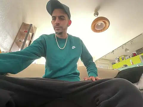 Rebeu313 online show from January 24, 1:14 pm