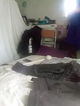 DevinToore online show from April 18, 8:42 pm