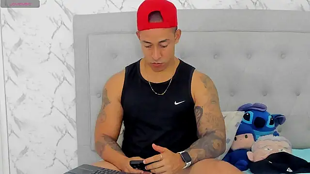 luigiferrara online show from December 22, 1:47 am