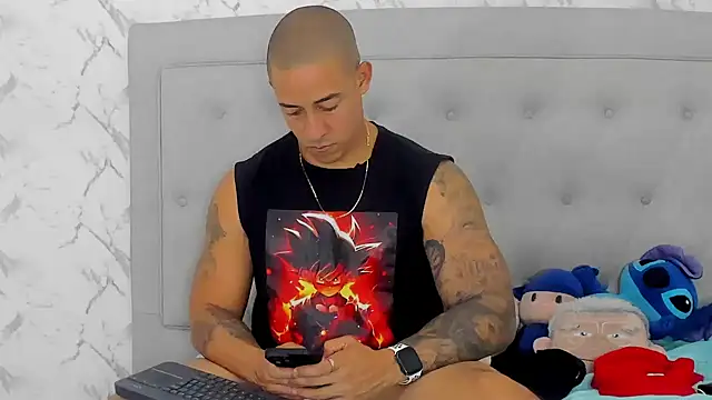 luigiferrara online show from December 17, 1:02 am