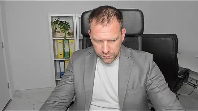 John-E-Dough online show from December 26, 5:04 am