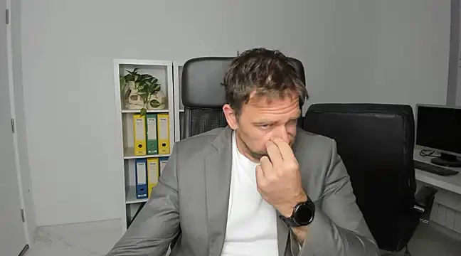 John-E-Dough online show from December 7, 5:37 am