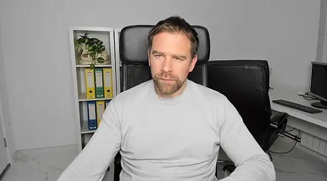 John-E-Dough online show from December 9, 4:45 am