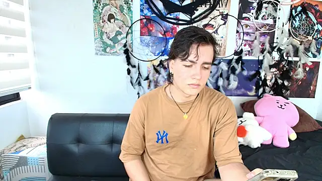 Snapshot of lukashollow_ chatting on October 10, 2:11 pm lukashollow  online show from October 10, 2:11 pm