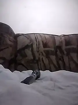 hugecrksam online show from February 7, 9:53 pm