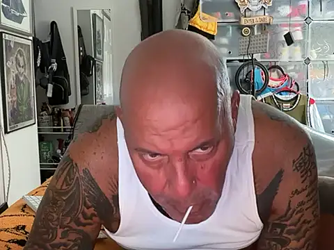 Snapshot of joeytatts66 chatting on October 22, 2:26 am joeytatts66 online show from October 22, 2:26 am