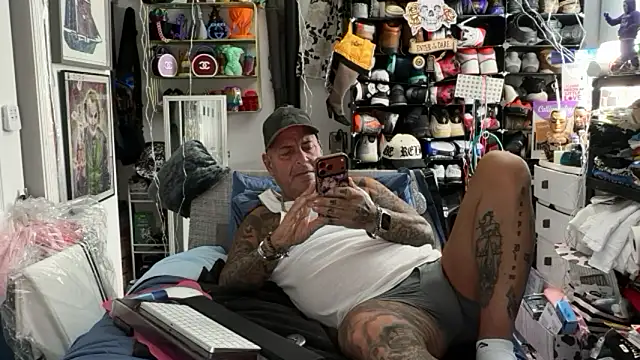 joeytatts66 online show from March 22, 1:54 am