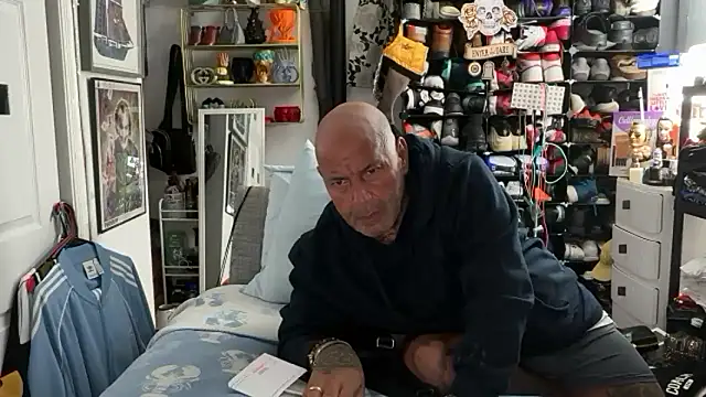 joeytatts66 online show from January 12, 3:21 am