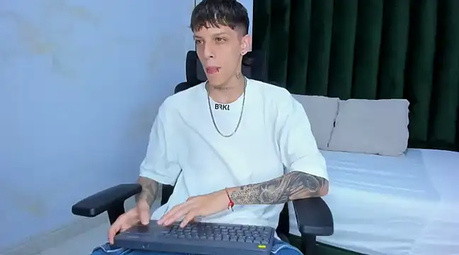 Snapshot of Adam_hard_ chatting on December 5, 7:29 pm Adam hard  online show from December 5, 7:29 pm