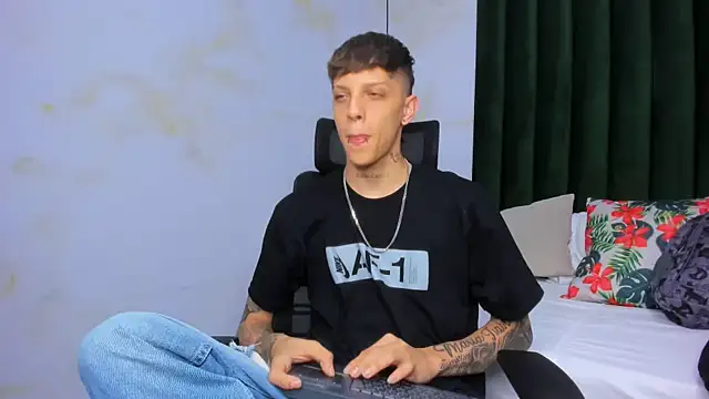 Snapshot of Adam_hard_ chatting on January 16, 7:52 pm Adam hard  online show from January 16, 7:52 pm