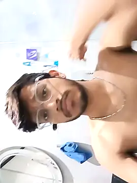 skinnyyyyyyyyy online show from February 2, 3:10 am