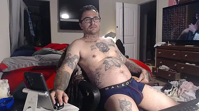 Snapshot of dadbod1178 chatting on January 15, 11:51 pm dadbod1178 online show from January 15, 11:51 pm