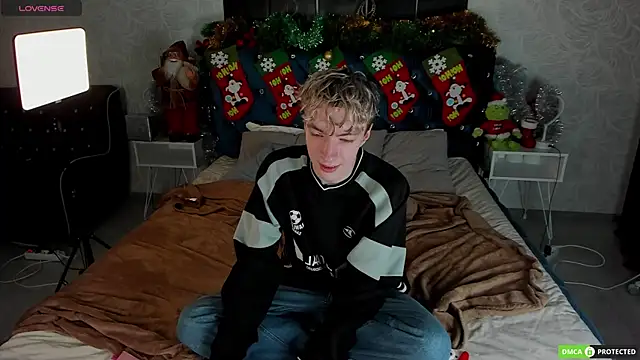 TrevorBenson online show from December 20, 3:35 am