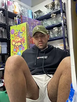 JuanZapata33 online show from December 6, 12:29 am