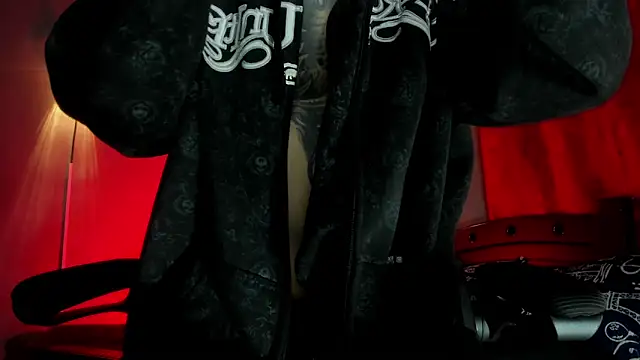 Travistanner 28 online show from March 11, 6:53 am