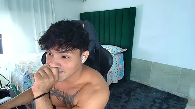 man dur07 online show from February 25, 1:06 am