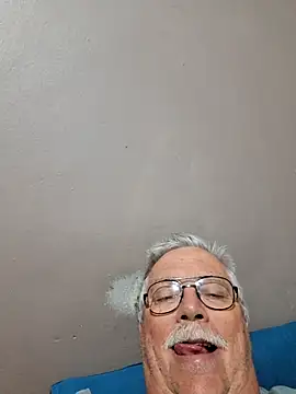 Snapshot of NawtyB1965 chatting on October 22, 3:21 am NawtyB1965 online show from October 22, 3:21 am