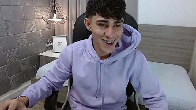 Dyla n18 online show from December 28, 10:34 pm