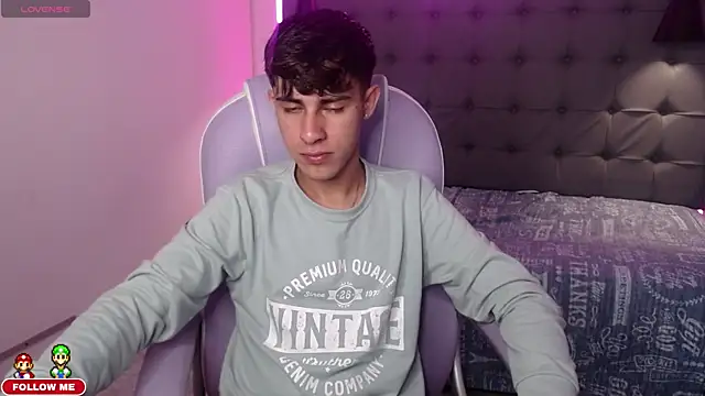 Dyla n18 online show from December 16, 11:39 pm