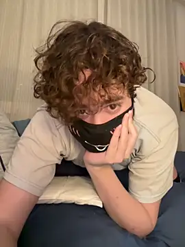 Snapshot of Your_femboy24 chatting on October 24, 11:17 pm Your femboy24 online show from October 24, 11:17 pm