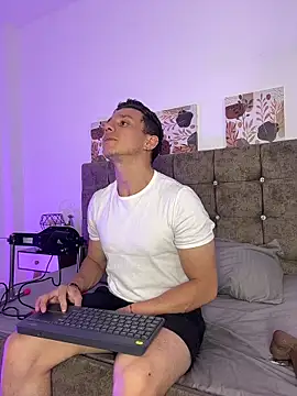 Andrewfalcon online show from November 3, 6:43 pm