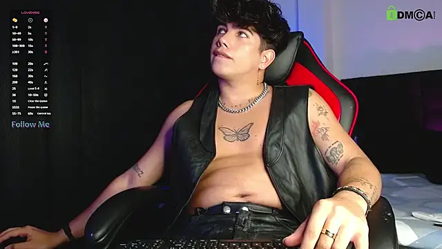 LyleBennett  online show from October 8, 12:48 am