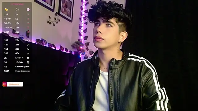 LyleBennett  online show from January 23, 10:11 am