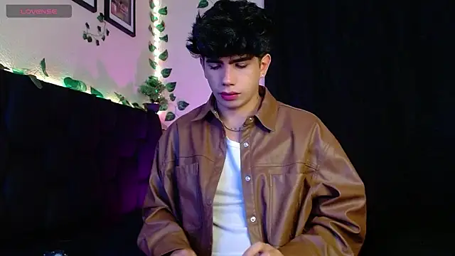 LyleBennett  online show from January 27, 11:11 am