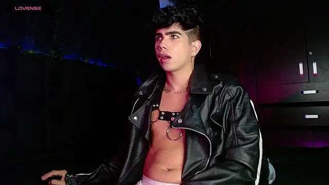 LyleBennett  online show from January 18, 10:17 am