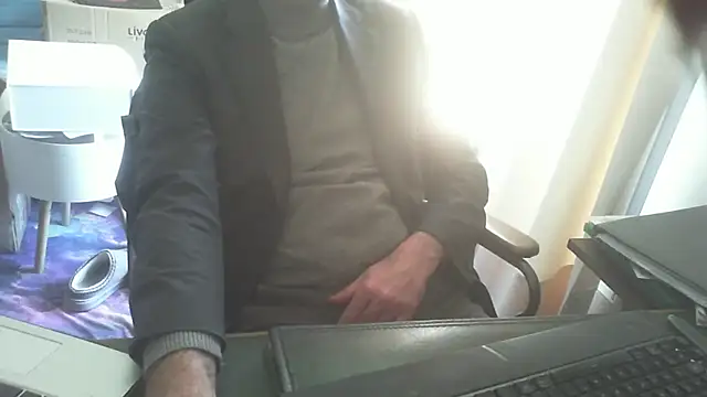 shyfrenchcock1 online show from February 17, 3:22 pm