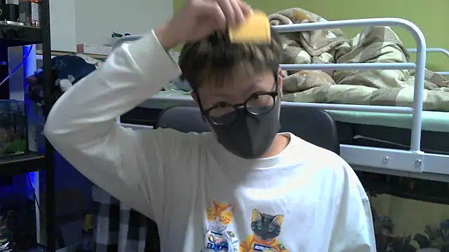 Snapshot of Owl1216 chatting on March 1, 12:12 pm Owl1216 online show from March 1, 12:12 pm