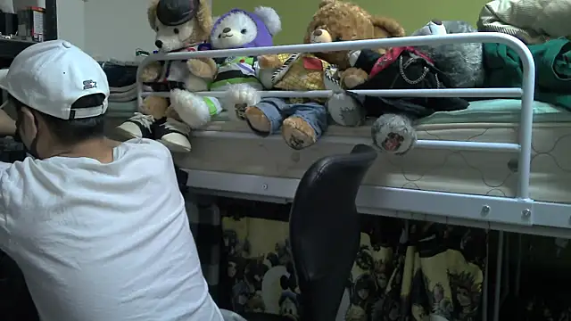 Snapshot of Owl1216 chatting on December 18, 2:28 pm Owl1216 online show from December 18, 2:28 pm