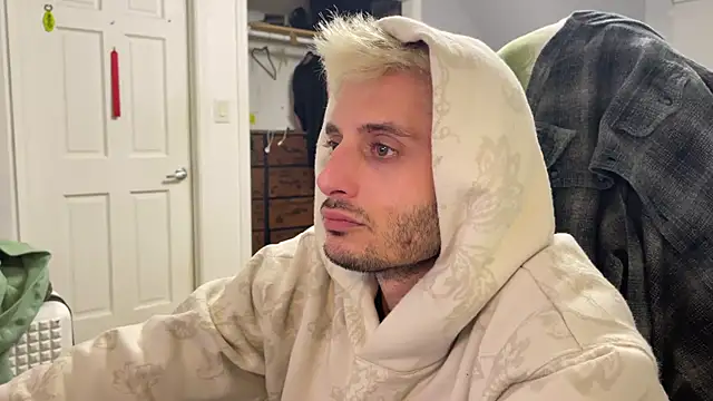 Snapshot of Dylansd chatting on January 7, 5:56 am Dylansd online show from January 7, 5:56 am