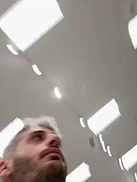 Snapshot of Dylansd chatting on December 28, 8:47 pm Dylansd online show from December 28, 8:47 pm